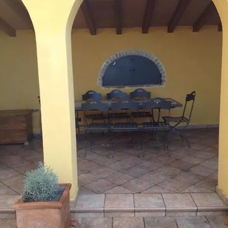 Un Piccolo Castello Medioevale Vicino 5 Terre Giucano