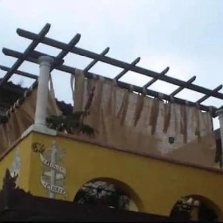 Un Piccolo Castello Medioevale Vicino 5 Terre *