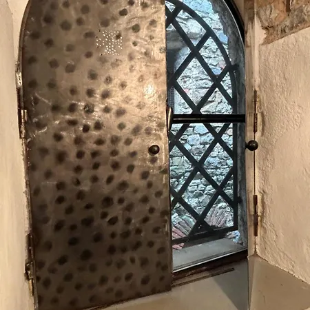 Un Piccolo Castello Medioevale Vicino 5 Terre ヴィラ
