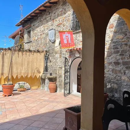 Un Piccolo Castello Medioevale Vicino 5 Terre ヴィラ *
