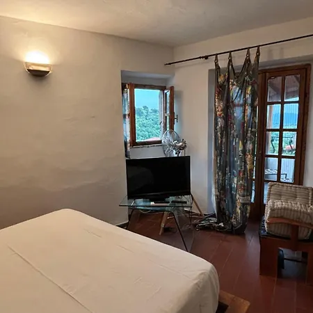Un Piccolo Castello Medioevale Vicino 5 Terre Giucano