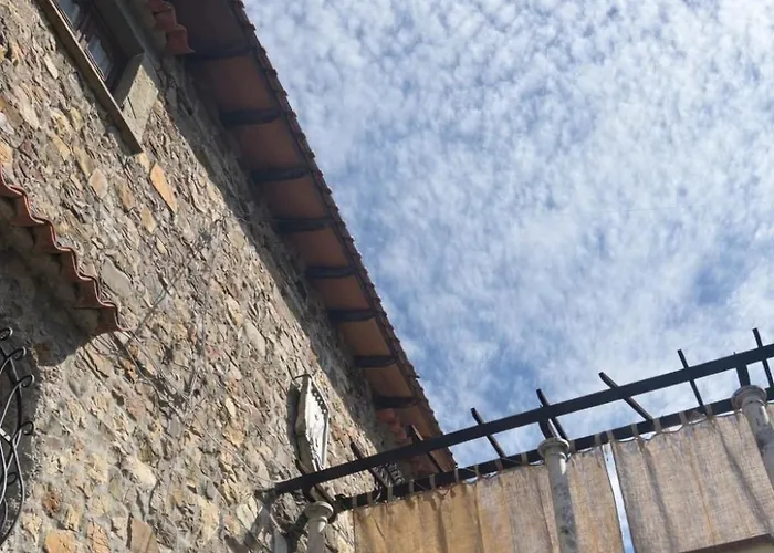 Un Piccolo Castello Medioevale Vicino 5 Terre * Giucano